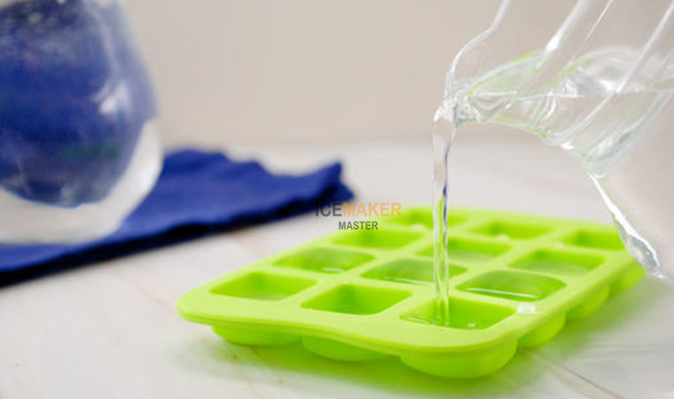 clean icebin and ice tray