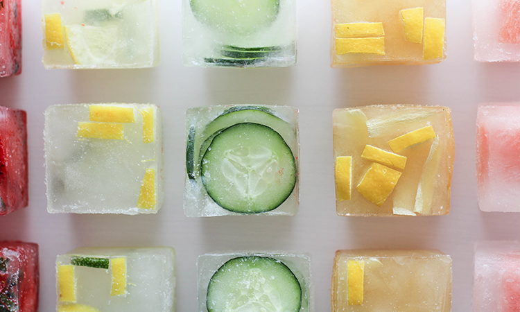 flavoured ice cubes making